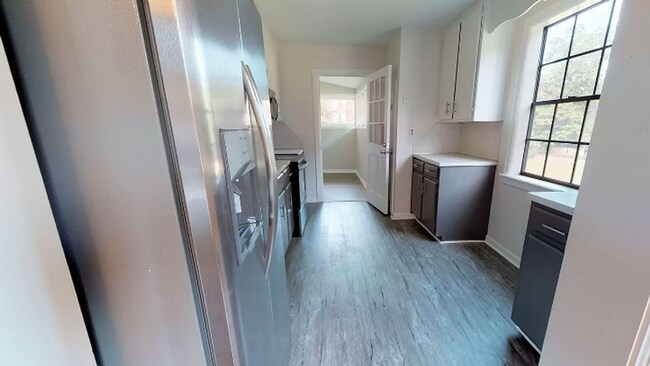 Building Photo - MOVE IN SPECIAL - FIRST MONTH FREE!!!
