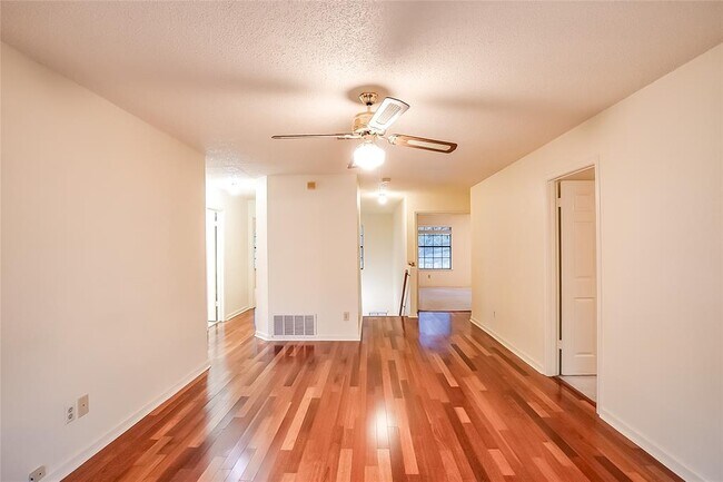 Building Photo - 6914 Dallas Dr