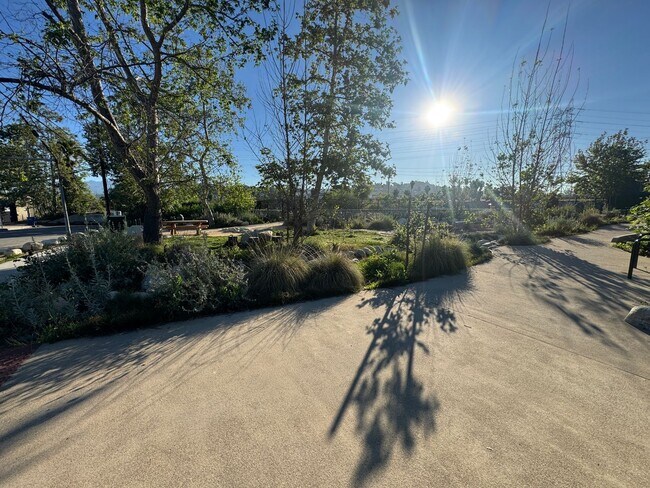 Building Photo - 2907 Knox Ave