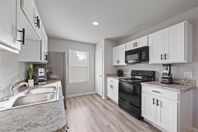 Building Photo - 2849 Golf Crest Dr