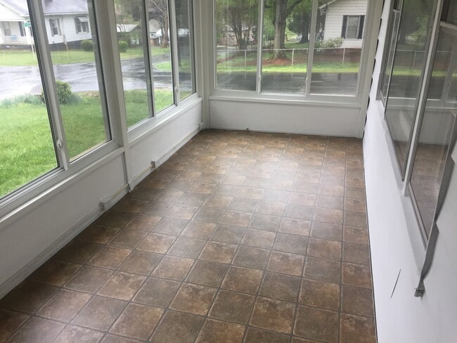 Building Photo - 68 Walnut St