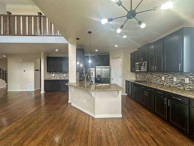 Building Photo - This 4bd home is waiting for you!