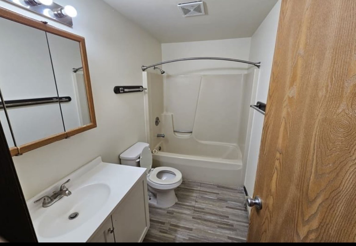 Building Photo - 820 Edgebrook Dr