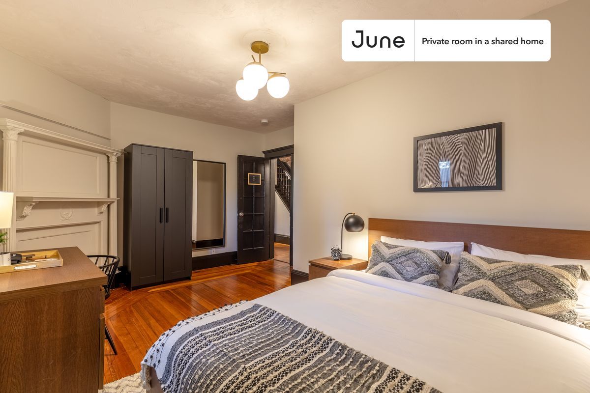 Building Photo - Private bedroom in 5 bed/2 bath Home
