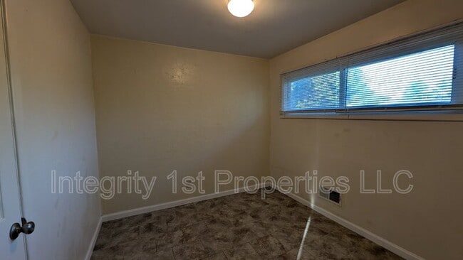 Building Photo - 7408 E 109th St