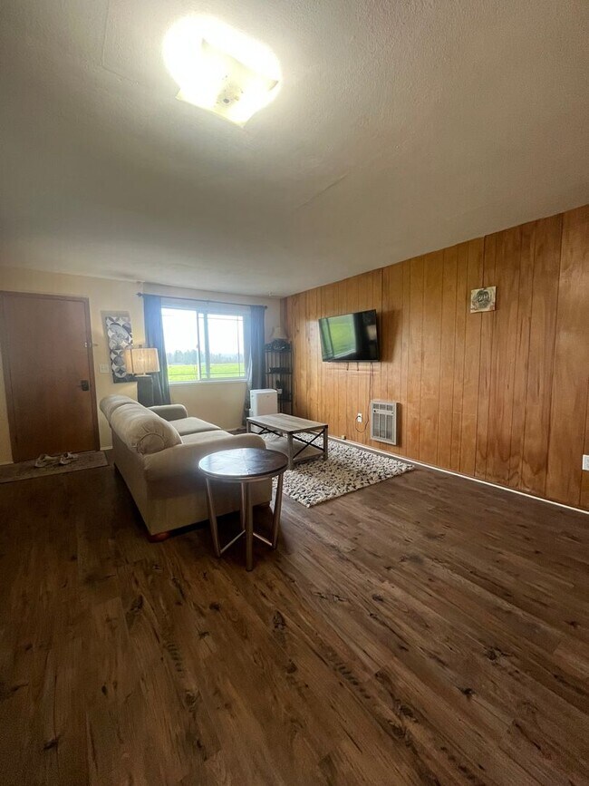 Building Photo - Fully Furnished 1-Bedroom Duplex.