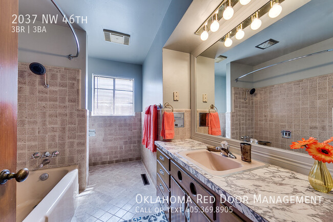 Building Photo - 2037 NW 46th-