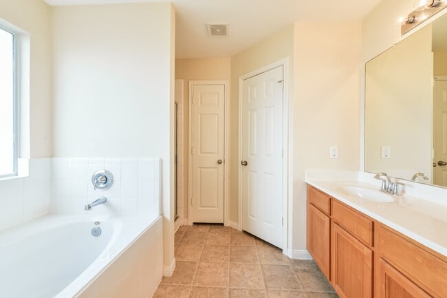 Building Photo - 1003 Redcrest Springs Ct