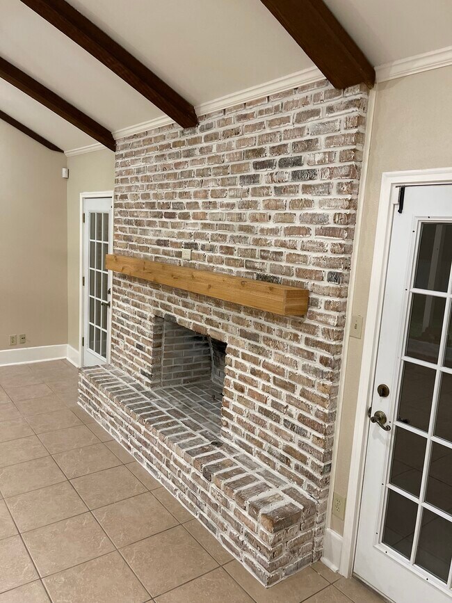 Building Photo - 1120 Lancashire Dr