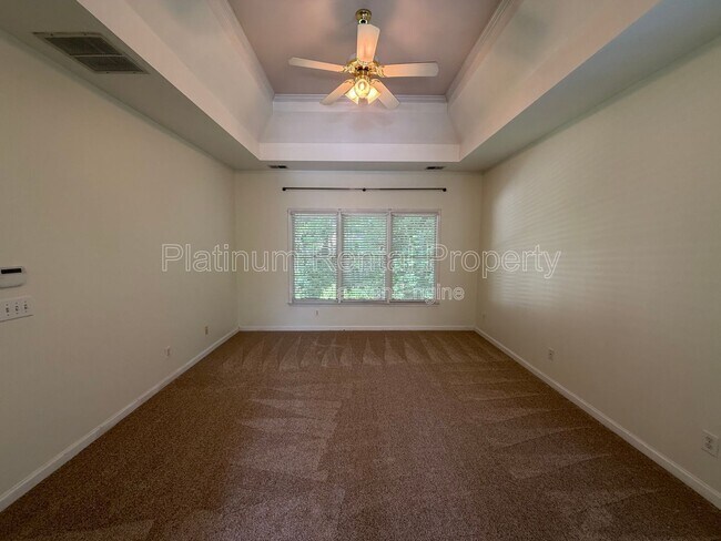Building Photo - 5975 Waterford Pl