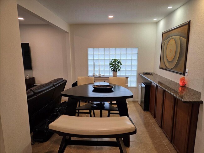 Building Photo - 383 Berenger Walk