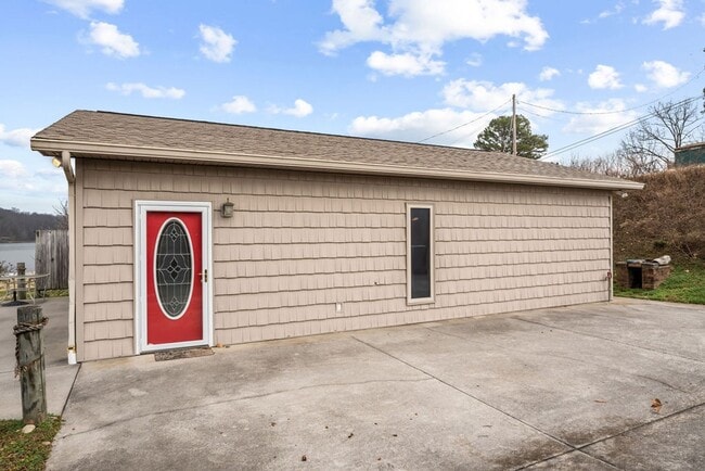 Building Photo - Riverside 2BR/2BA Cottage – Minutes from Downtown Knoxville