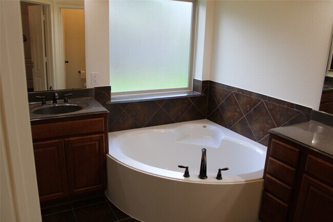Building Photo - 130 E Lasting Spring Cir