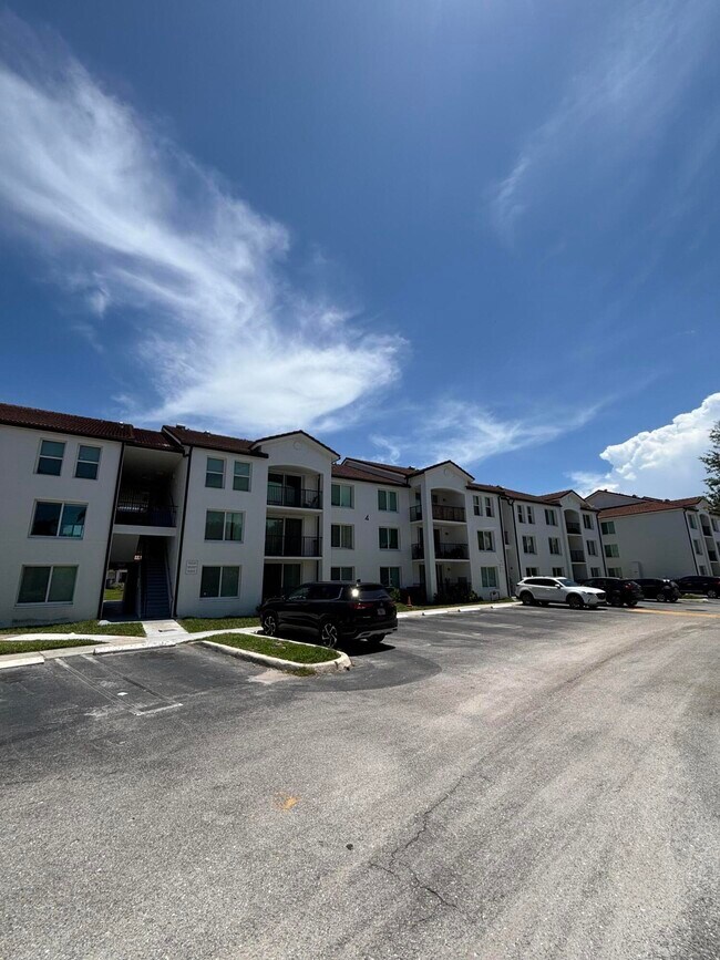 Building Photo - 409 Villa Cir