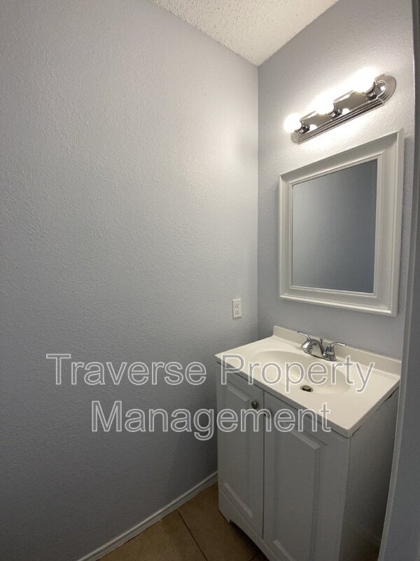 Building Photo - 5204 Vista Verde Dr