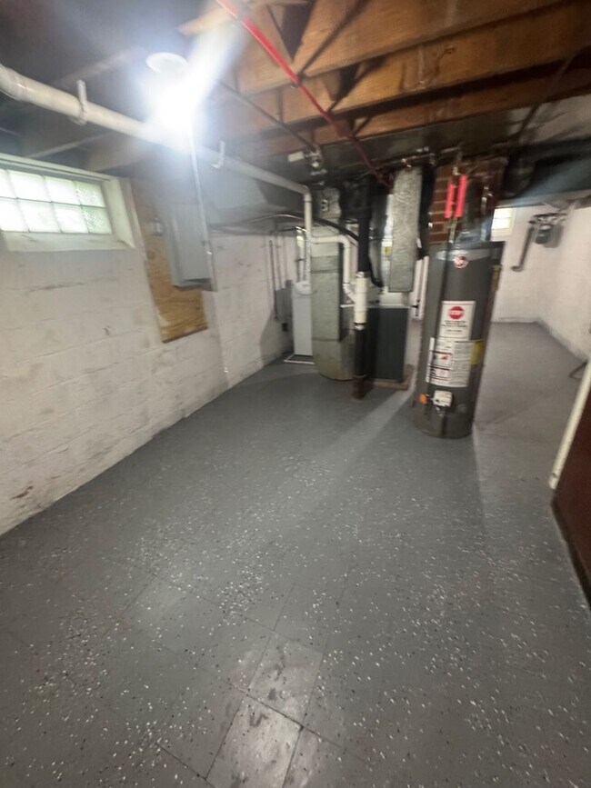 Building Photo - Charming 3-Bedroom Property in Prime Location