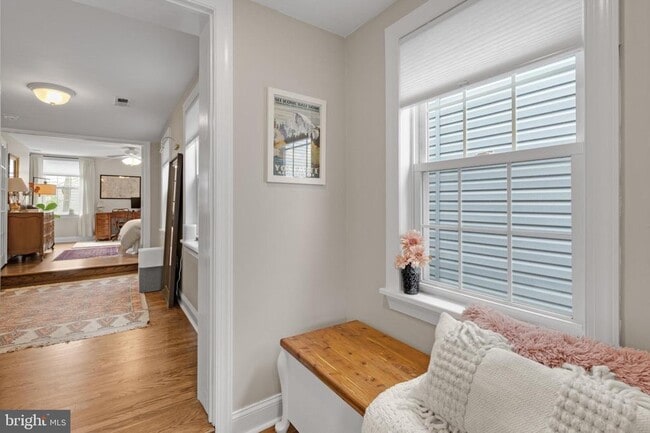 Building Photo - 239 E Thompson St