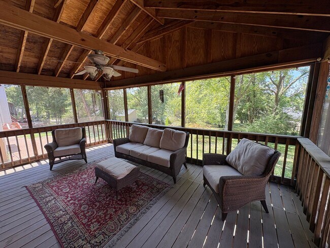 Building Photo - 6808 River Ridge Dr