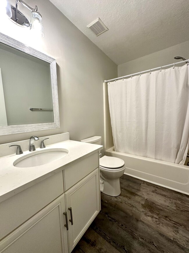 Building Photo - 945 Hunting Horn Wy