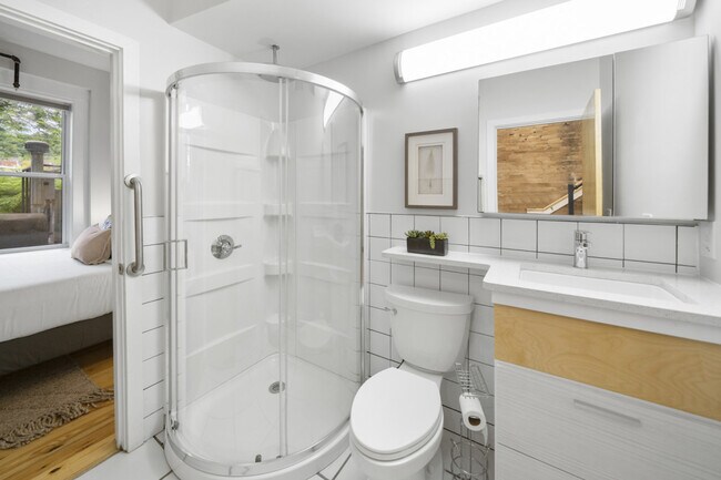 Building Photo - 122 W Elder St