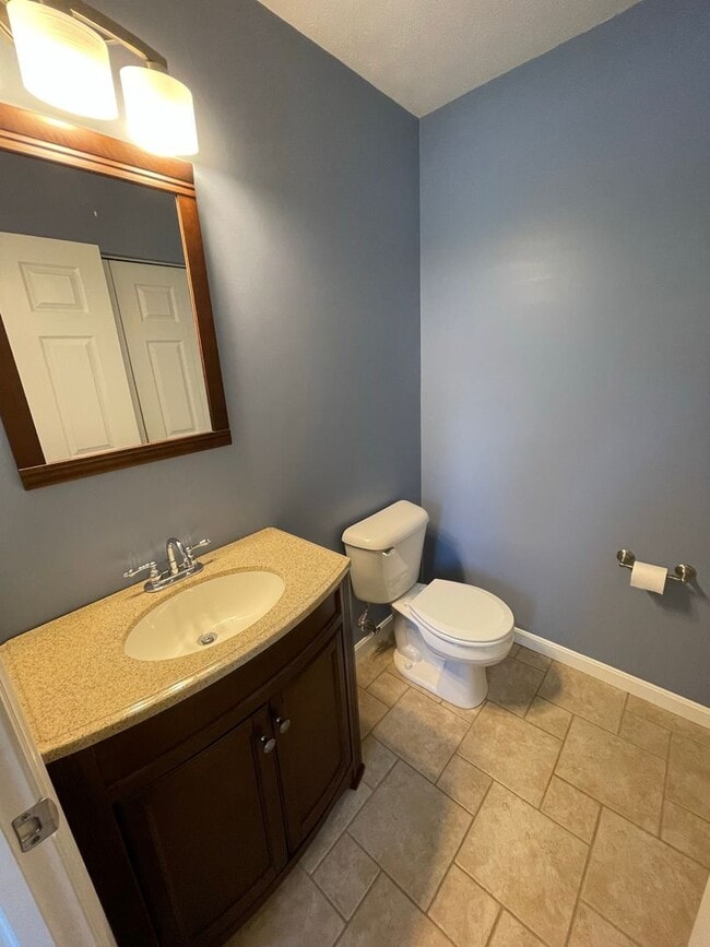 Building Photo - Single Family Home 2 bed For Rent in Quiet Neighborhood in SE Erie!