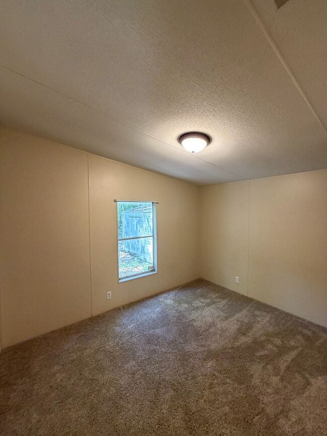 Building Photo - 6010 Robin Rd