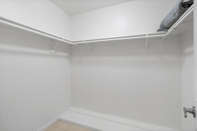 Building Photo - 7339 E Northland Dr