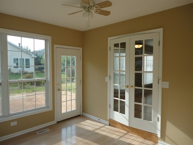 Building Photo - 546 Lakeview Dr