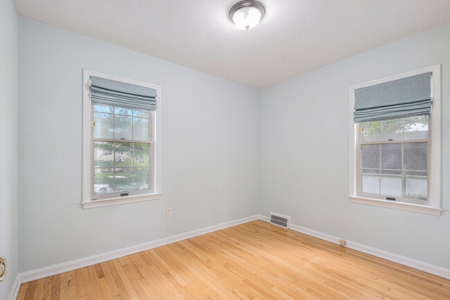 Building Photo - 124 Fairview Dr