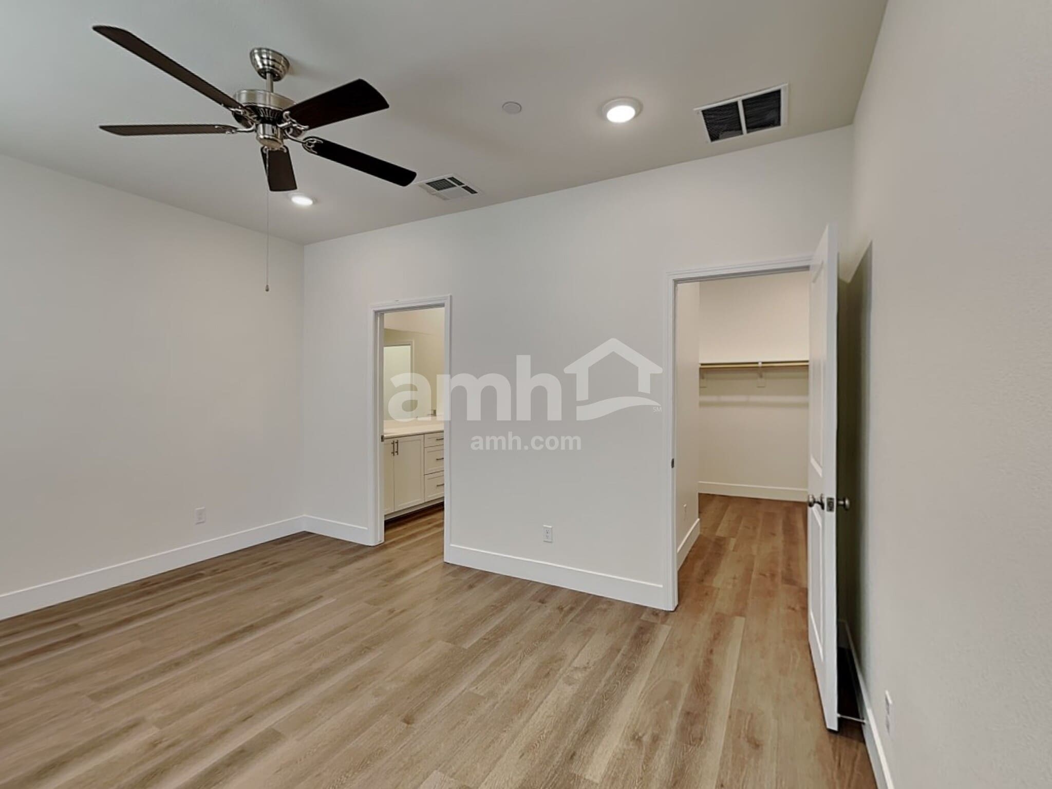 Building Photo - 533 Sacred Lotus Pl