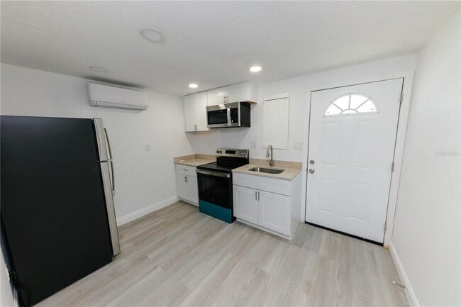 Building Photo - 1741 Fairfield St