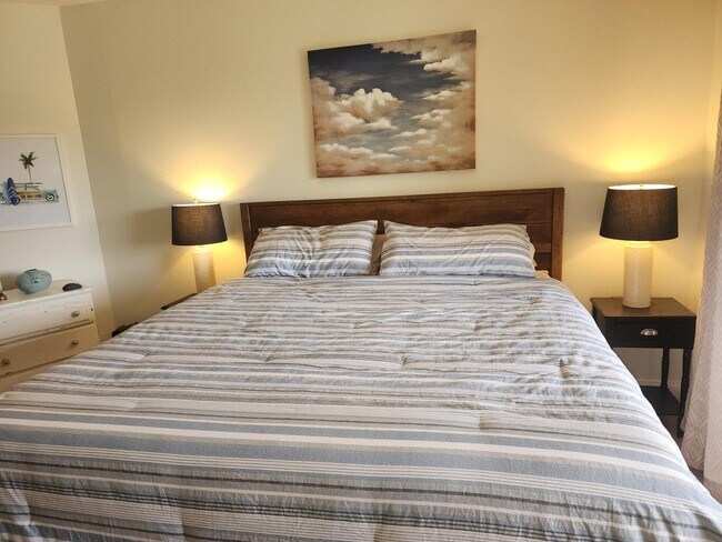 Building Photo - 300 Uno Lago Dr