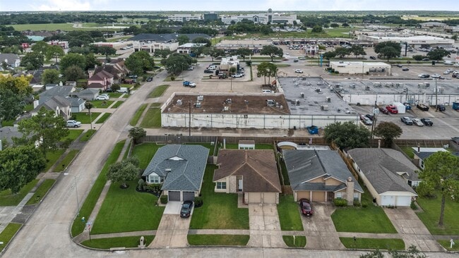 Building Photo - 10954 Pigeonwood Dr