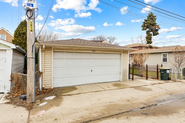 Building Photo - 2931 N 76th Ave