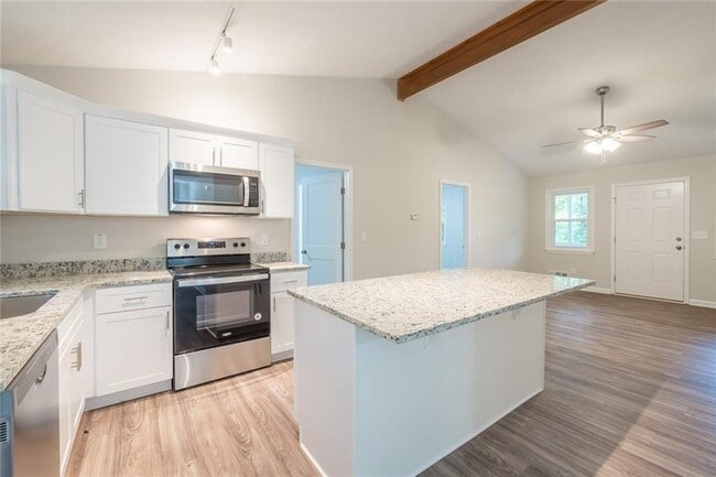 Building Photo - 2010 Lakeside Trail