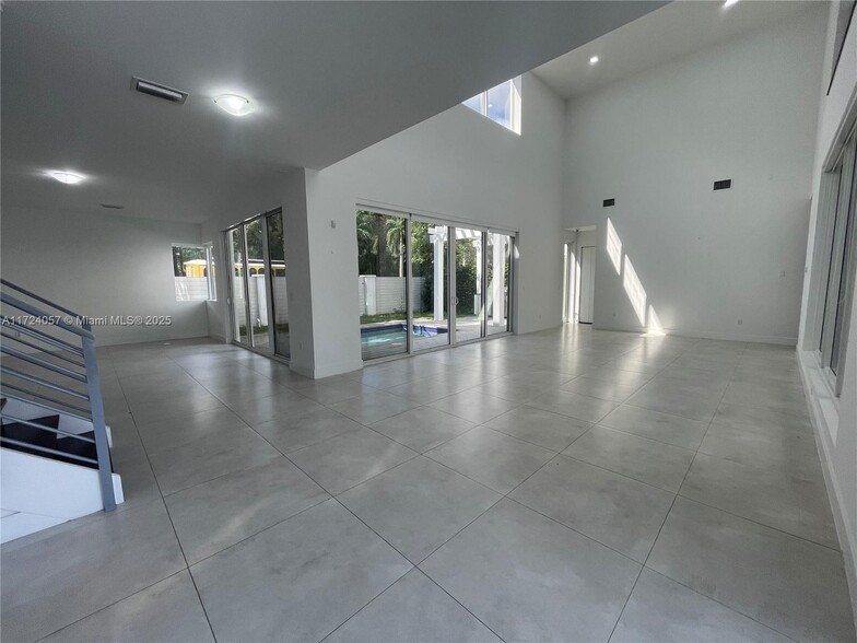 Building Photo - 10250 NW 74th Ter