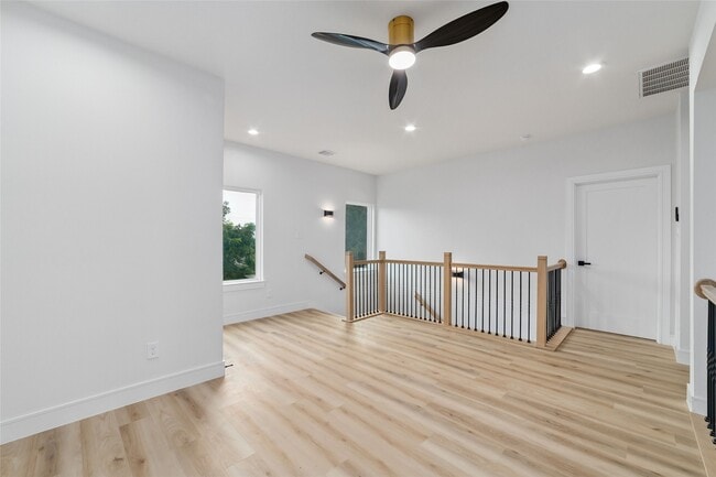 Building Photo - 6715 England St