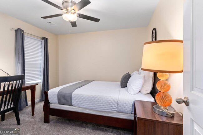 Building Photo - 2896 S Hills