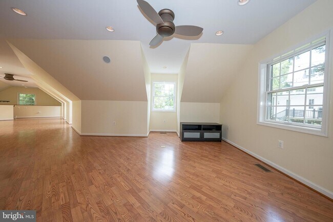 Building Photo - 101 E Brookhaven Rd