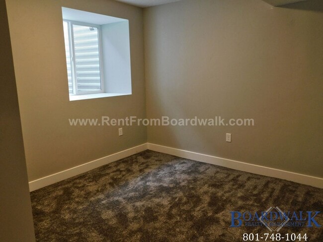 Building Photo - 555 S 900 E