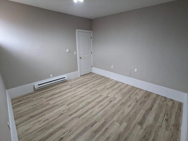 Building Photo - 1025 500 N