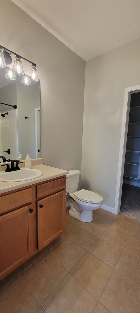 Building Photo - 3 bedroom/2.5 bath home