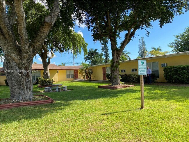 Building Photo - 227 SE 1st St