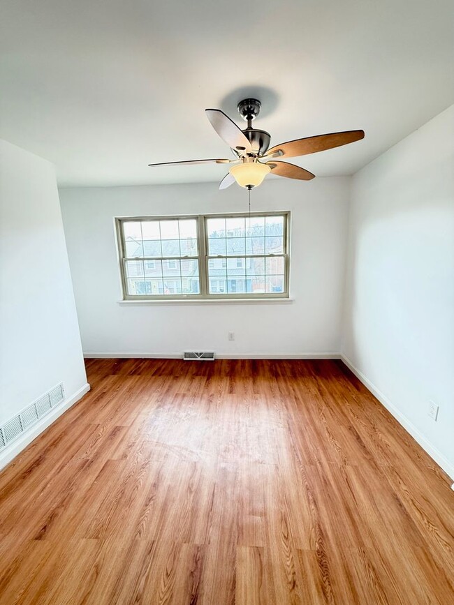 Building Photo - Newly Renovated 3 Bedroom 1.5 Bath House f...