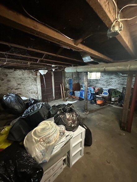 Building Photo - 10-12-12 Philbrick St