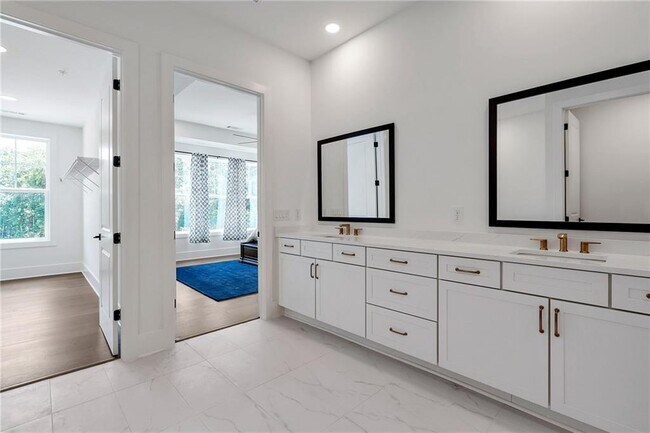 Building Photo - 2042 Juliette Ave