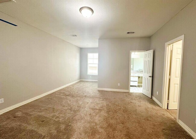 Building Photo - 7638 Bronze Trail Dr
