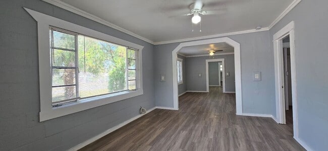 Building Photo - 4/2 Tampa Home Ready Now !