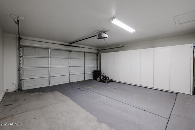 Building Photo - 9833 W Yukon Dr