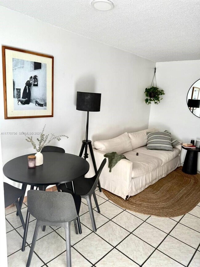 Building Photo - 1580 West Ave